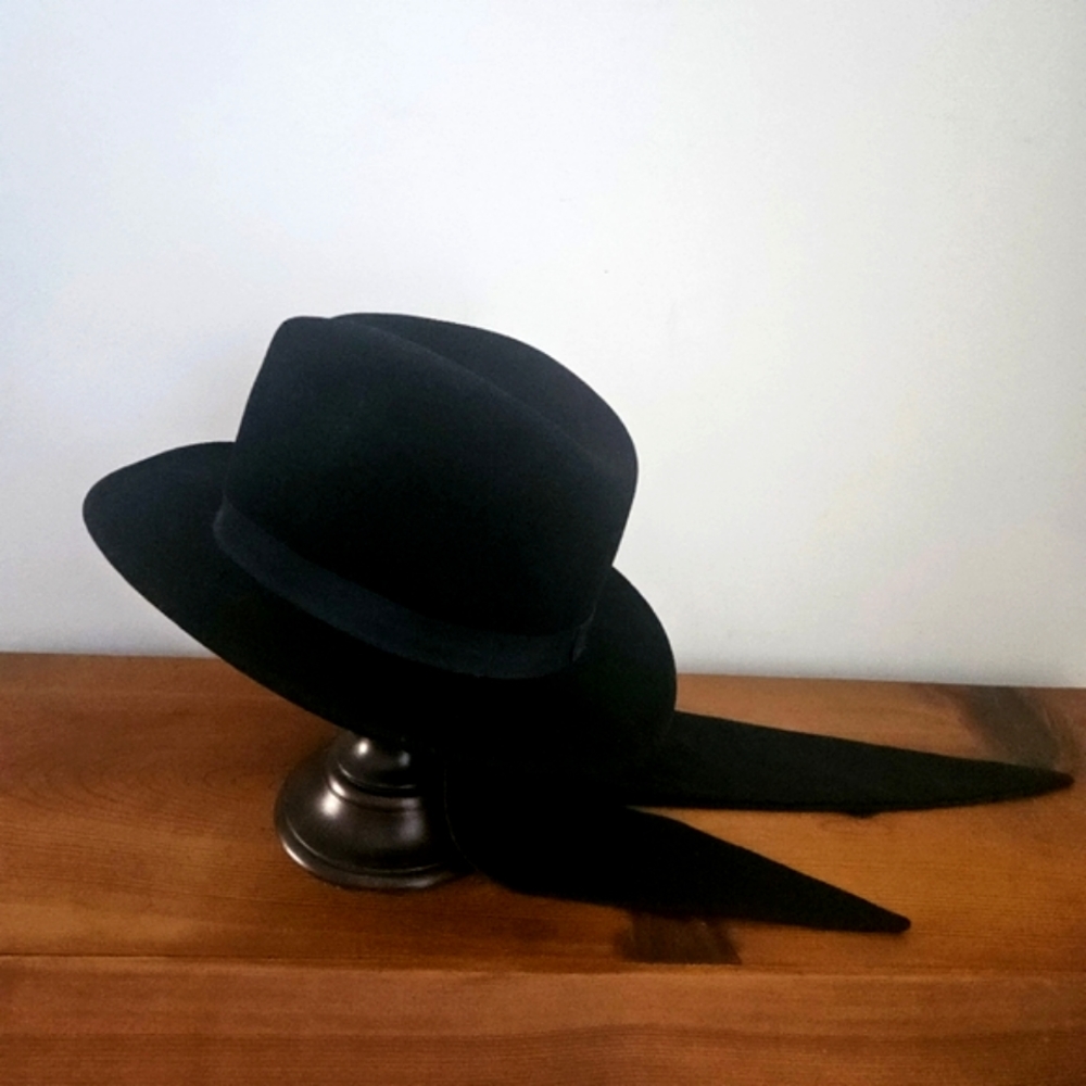 Women's Commodore Black Wool Hat w Chin Ties